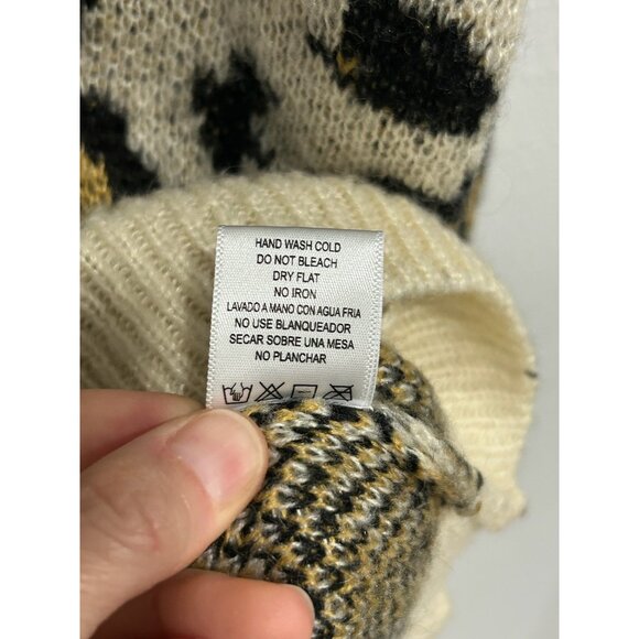 Love Tree Leopard Print Sweater With Black Lace Up V-Neck Detail Sz Medium - Picture 8 of 10